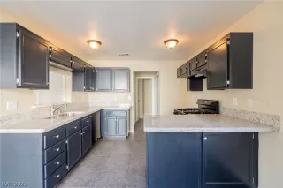 Photo #5: 2360040 Listing 