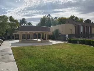 Photo #5: 2360044 Listing