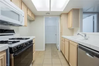 Photo #5: 2360051 Listing