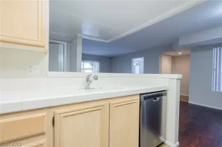 Photo #6: 2360051 Listing