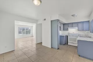 Photo #4: 2360086 Listing 