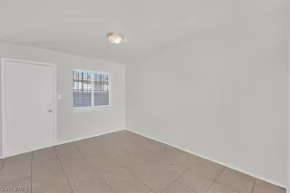 Photo #5: 2360086 Listing 