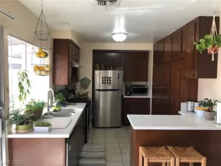 Photo #4: 2360113 Listing