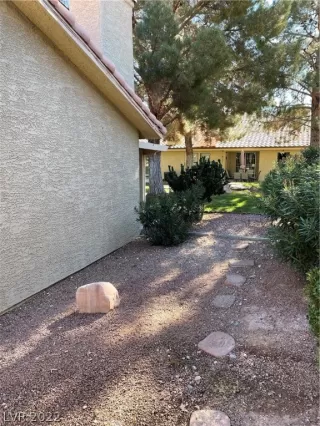 Photo #4: 2360161 Listing