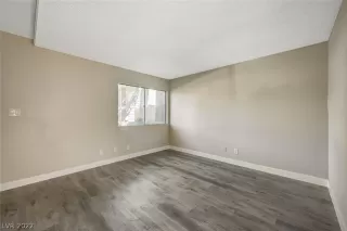 Photo #4: 2360228 Listing 