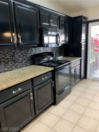 Photo #5: 2360259 Listing 