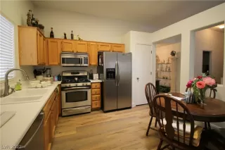 Photo #3: 2360261 Listing