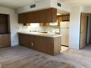 Photo #5: 2360281 Listing