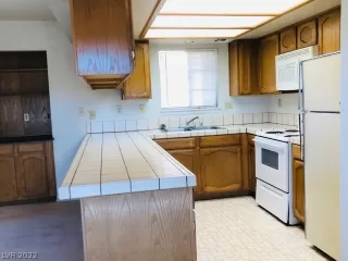 Photo #6: 2360281 Listing