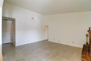 Photo #2: 2360305 Listing 