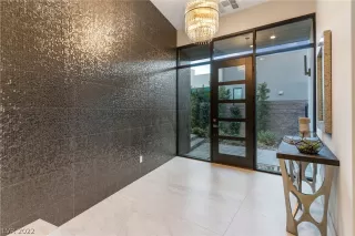 Photo #2: 2360326 Listing