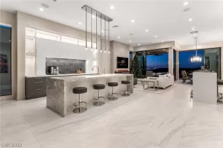 Photo #3: 2360326 Listing