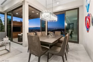 Photo #4: 2360326 Listing