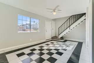 Photo #3: 2360340 Listing