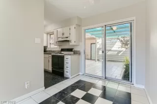 Photo #4: 2360340 Listing