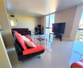 Photo #4: 2360375 Listing 