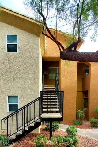 Photo #2: 2360401 Listing 