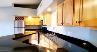 Photo #5: 2360401 Listing 