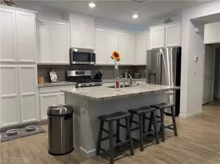 Photo #2: 2360421 Listing