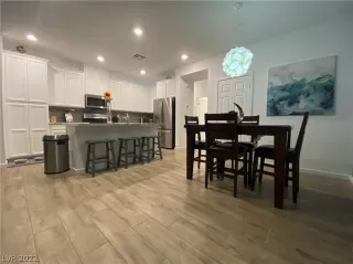 Photo #3: 2360421 Listing