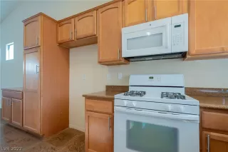 Photo #5: 2360460 Listing