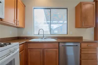 Photo #6: 2360460 Listing