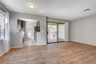 Photo #4: 2360467 Listing