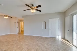 Photo #5: 2360503 Listing