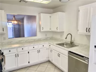 Photo #1: 2360567 Listing 