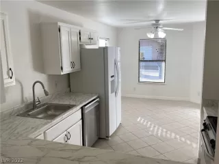 Photo #3: 2360567 Listing 