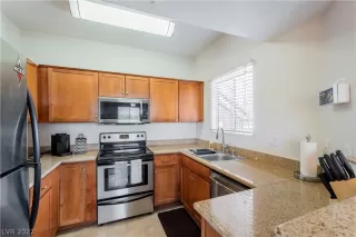 Photo #2: 2360584 Listing