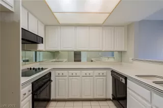 Photo #3: 2360601 Listing 