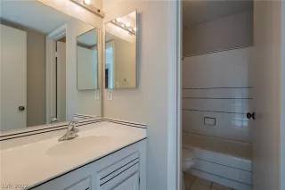 Photo #5: 2360601 Listing 