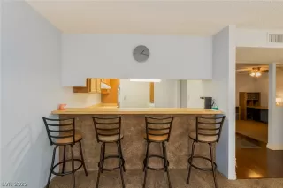 Photo #4: 2360650 Listing