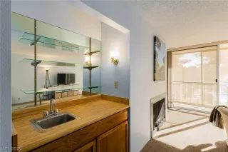 Photo #5: 2360650 Listing