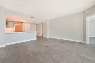 Photo #6: 2360655 Listing