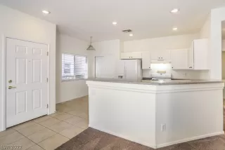 Photo #5: 2360658 Listing