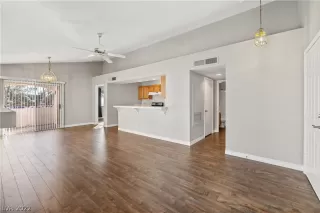 Photo #3: 2360721 Listing 