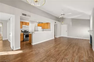 Photo #4: 2360721 Listing 