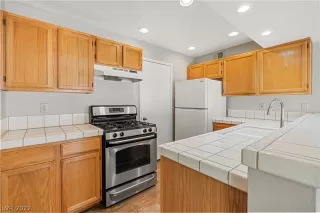 Photo #6: 2360721 Listing 