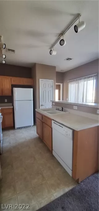 Photo #4: 2360742 Listing 