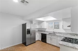 Photo #5: 2360744 Listing 