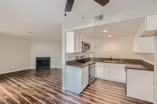 Photo #5: 2360765 Listing