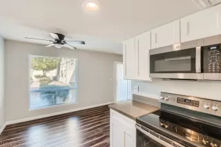 Photo #6: 2360765 Listing