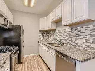 Photo #4: 2360774 Listing 