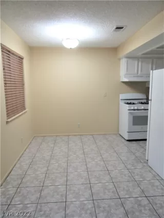 Photo #4: 2360840 Listing