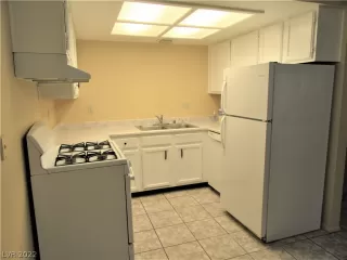 Photo #5: 2360840 Listing