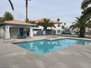 Photo #3: 2360857 Listing