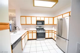 Photo #2: 2360870 Listing 