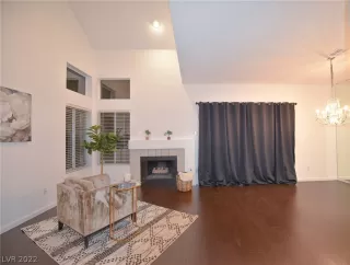 Photo #5: 2360870 Listing 